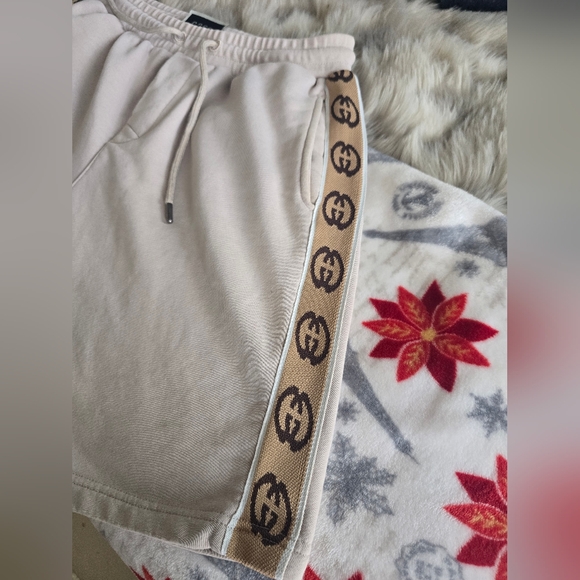 Gucci Side Double Globo Beige Shorts. - Picture 9 of 17